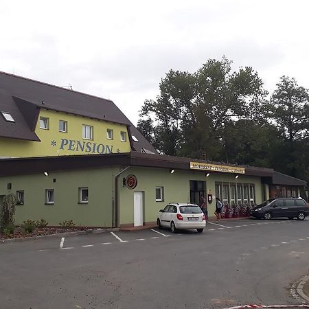 Отель Motorest-Pension U Hrachu,S.R.O. Клатови Экстерьер фото